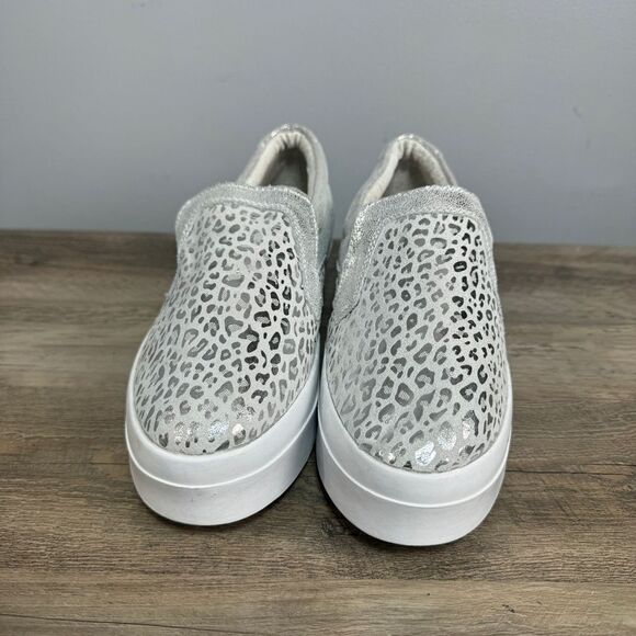 Fashion Girls Slip On Sneakers sz 4 Silver NEW #K-5 - Picture 7 of 8
